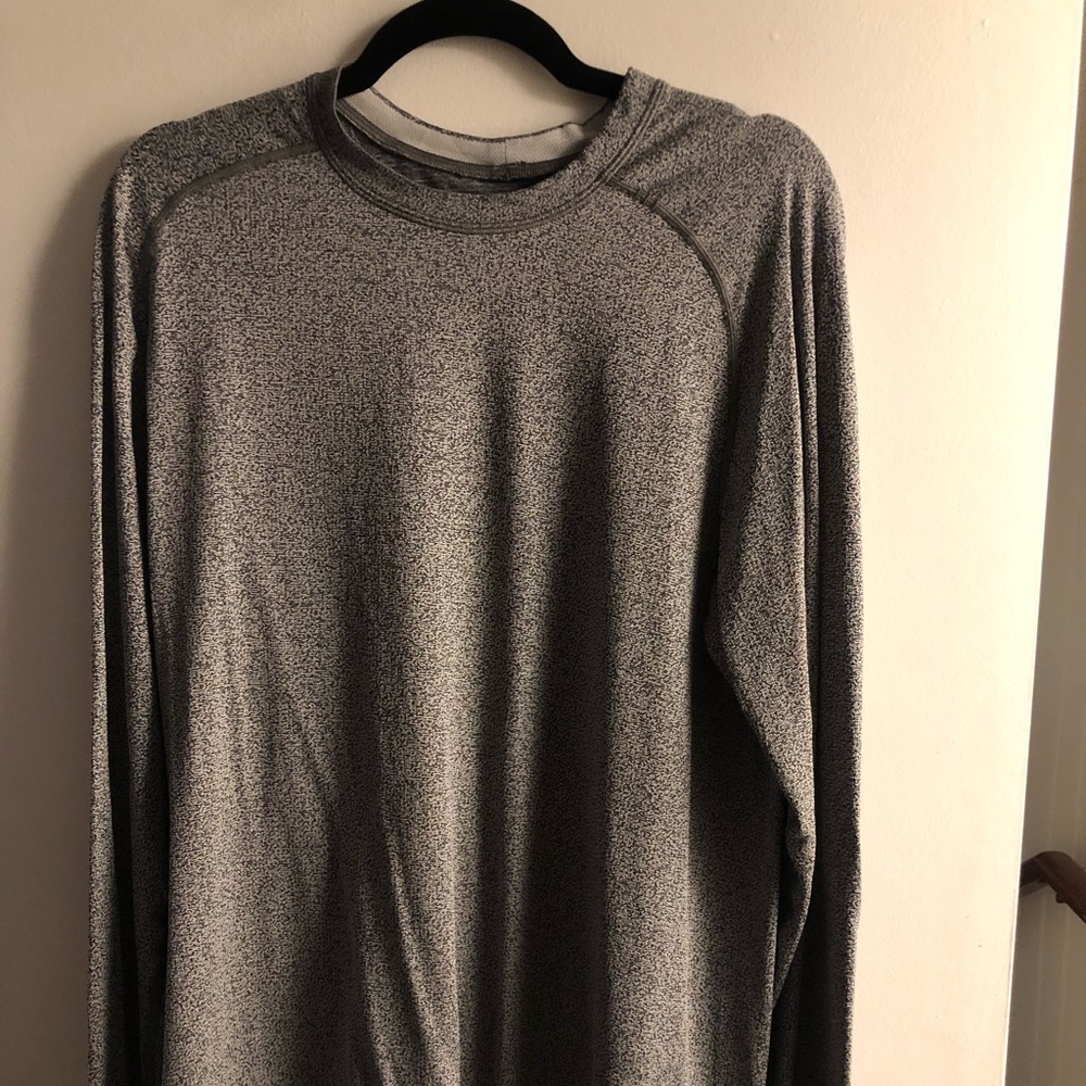 Lululemon Athletica Gray Long Sleeve Tee